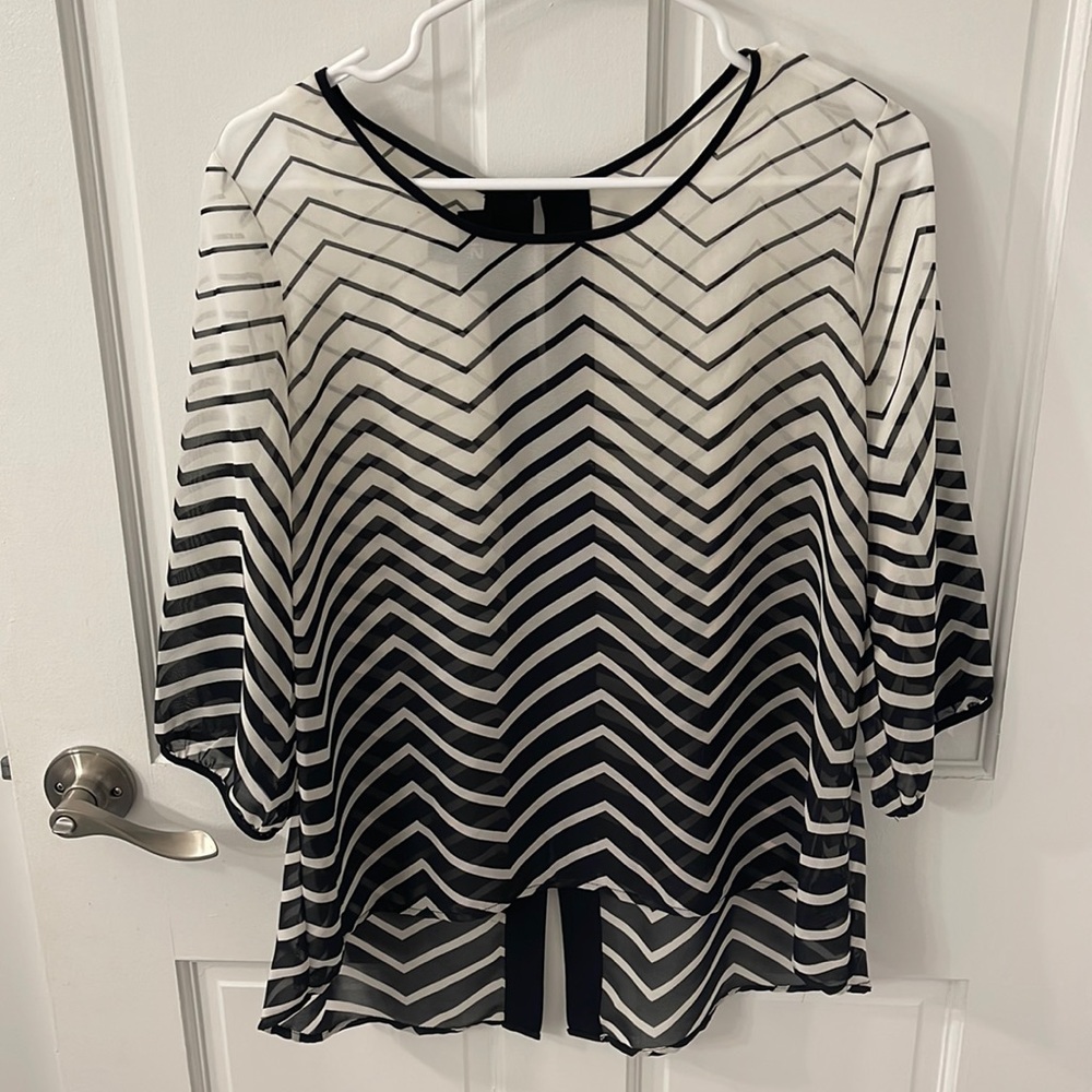 Lovely zig zag print top